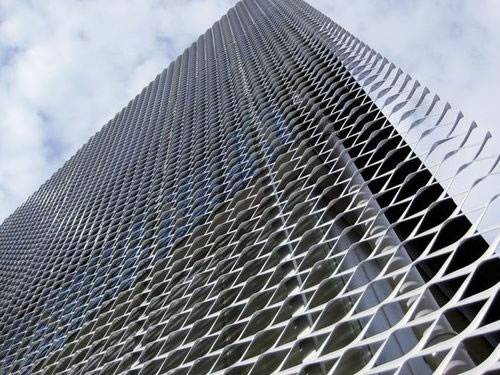  The picture shows different colors and hole shapes aluminum expanded metal facade meshes.