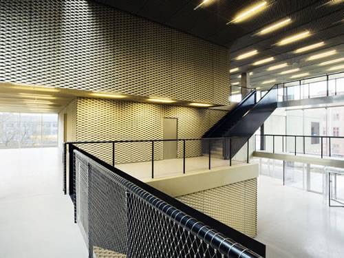 Golden aluminum expanded metal meshes with diamond holes are installed on interior wall.