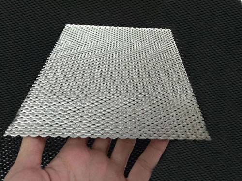  The picture shows different colors and hole shapes aluminum expanded metal facade meshes.