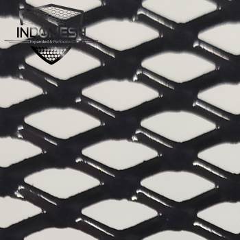  The picture shows different colors and hole shapes aluminum expanded metal facade meshes.